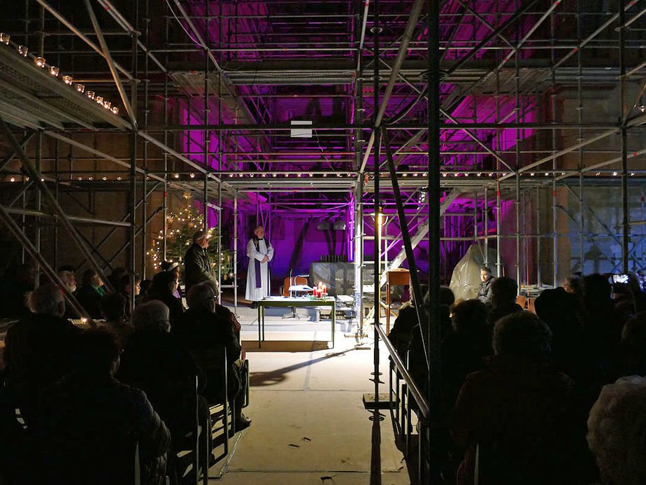 Heilige Messe auf der Baustelle zum 4. Advent (Foto: Karl-Franz Thiede)